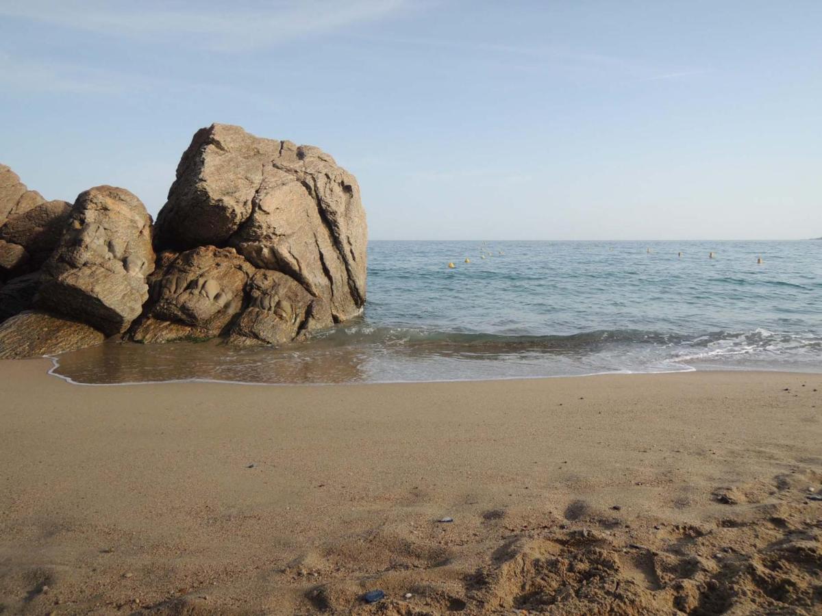 Luxury Family 2Br - Prime Location, Walk To Beach & Shopping, Sunny Balcony - Totolulu Cannes Hoche Ngoại thất bức ảnh