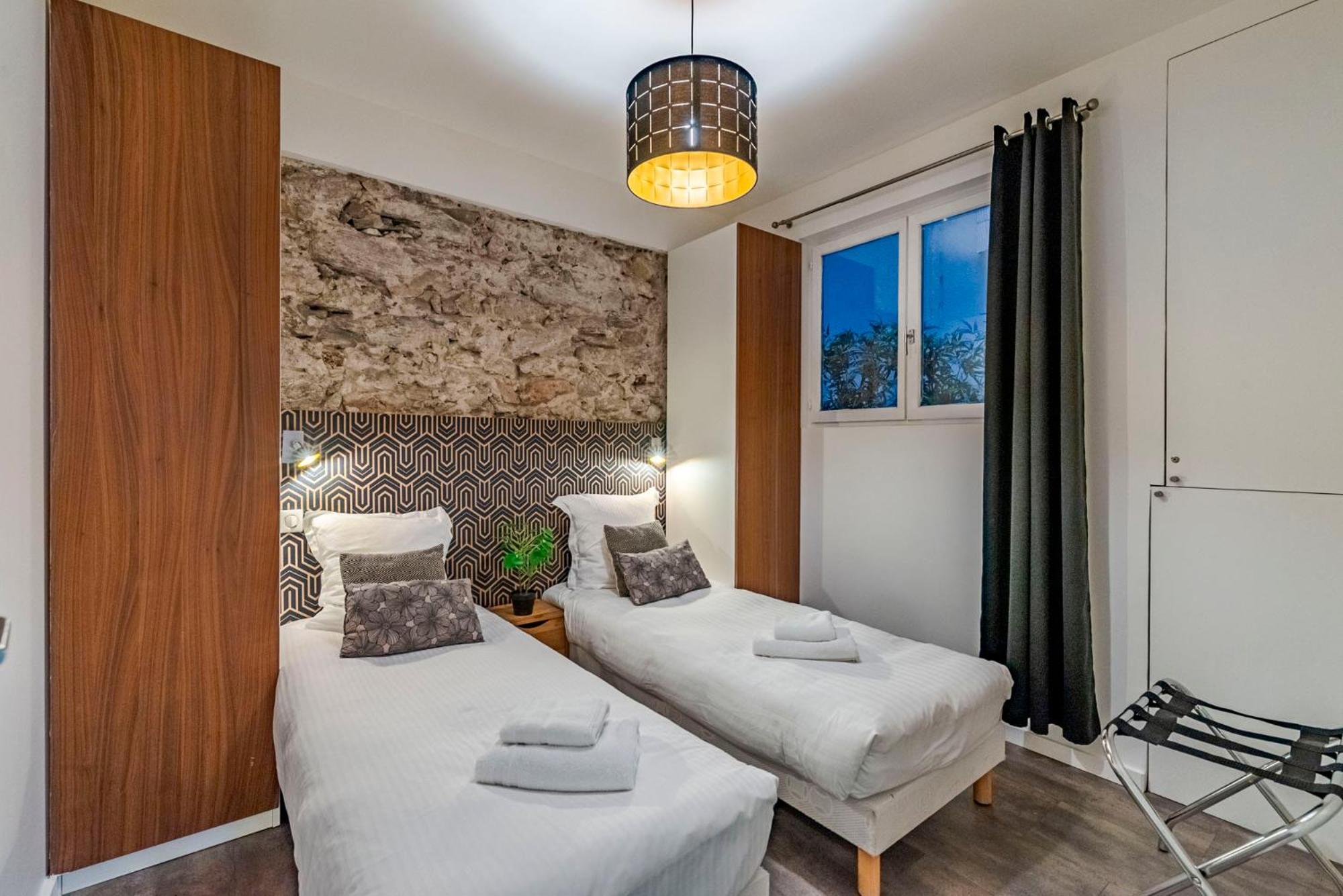 Luxury Family 2Br - Prime Location, Walk To Beach & Shopping, Sunny Balcony - Totolulu Cannes Hoche Ngoại thất bức ảnh