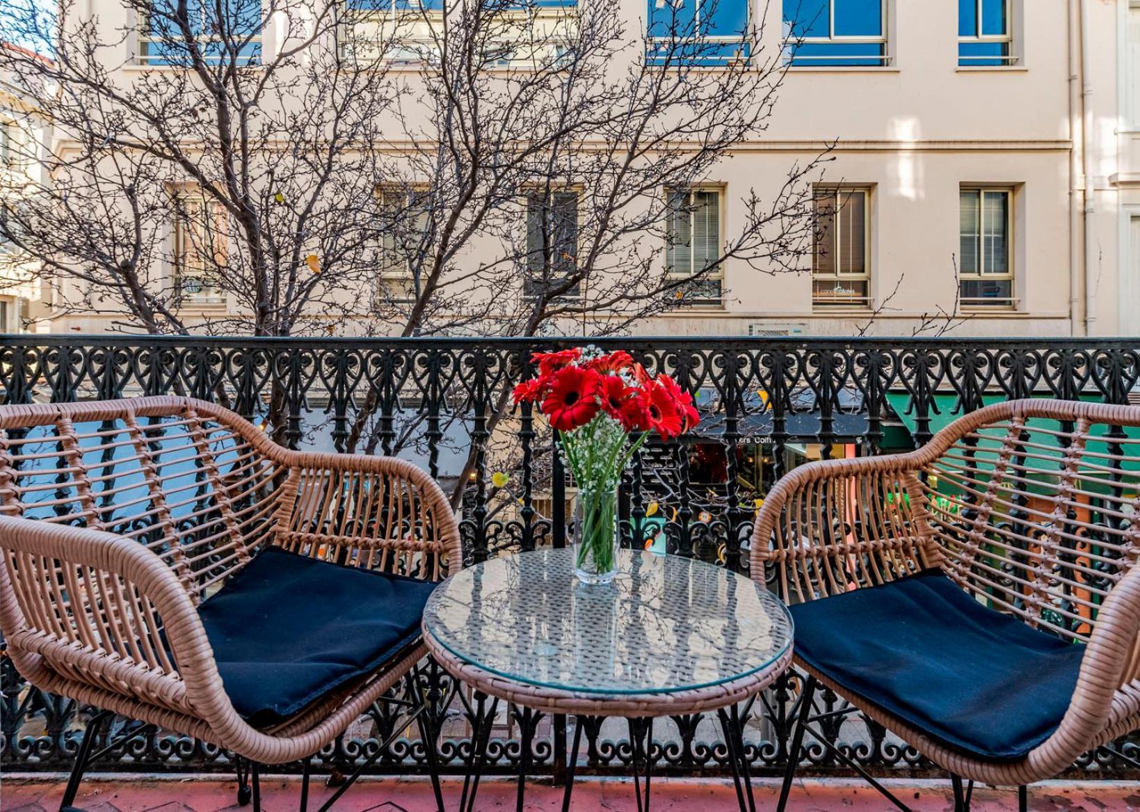 Luxury Family 2Br - Prime Location, Walk To Beach & Shopping, Sunny Balcony - Totolulu Cannes Hoche Ngoại thất bức ảnh
