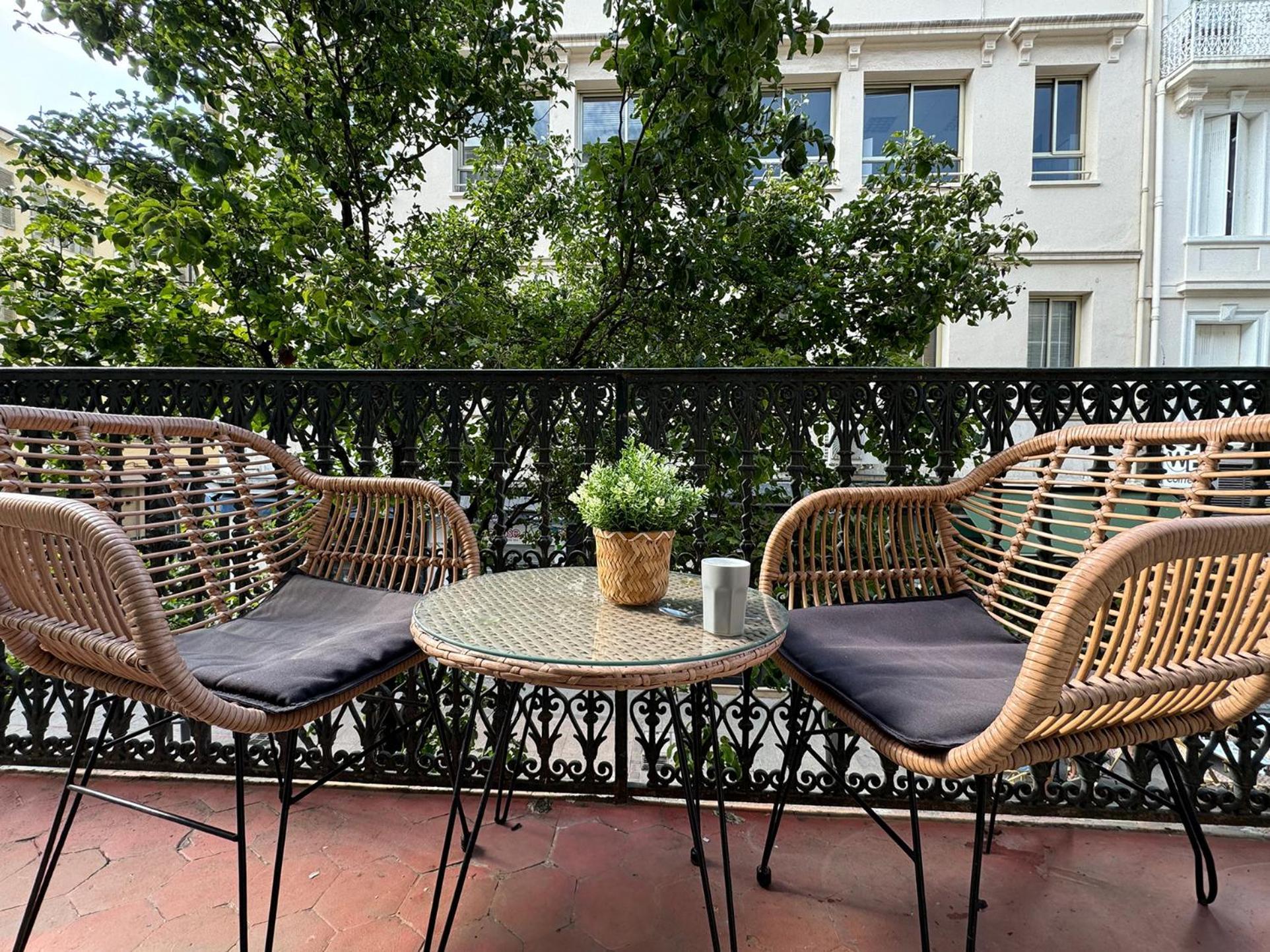 Luxury Family 2Br - Prime Location, Walk To Beach & Shopping, Sunny Balcony - Totolulu Cannes Hoche Ngoại thất bức ảnh